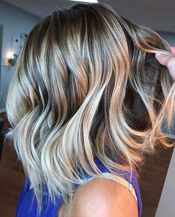 13 short hairstyles for women with wavy hair
