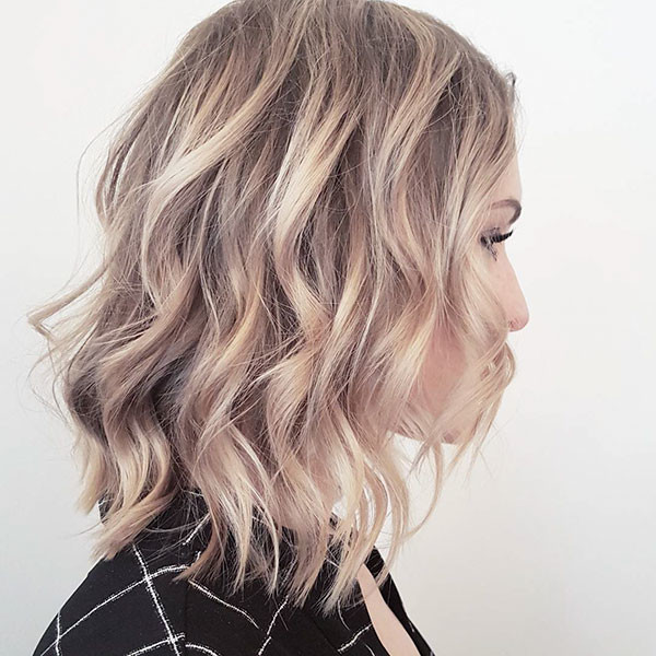 18 short haircuts for wavy hair blonde highlights