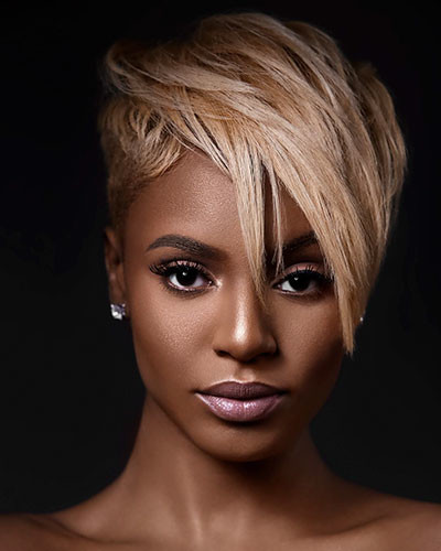 40 short hair with side bangs