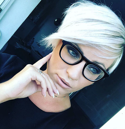 46 short hair long side bangs