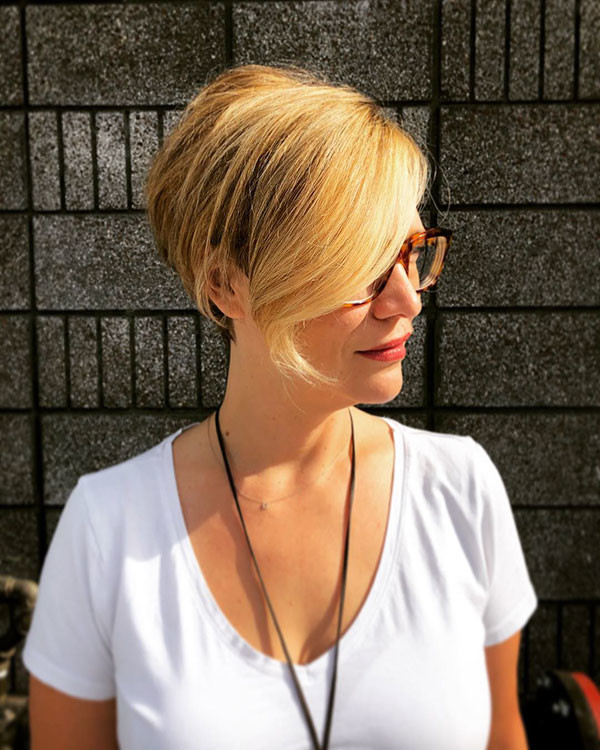 Blonde Classy Pixie for Business Ladies