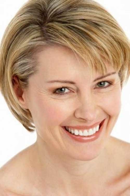 Easy Straight Short Hairstyle for Fine Haircut