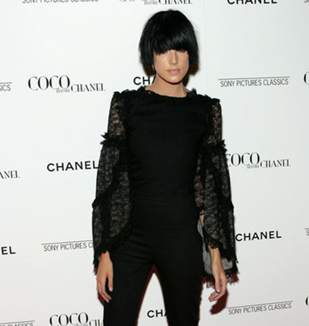 Short Hairdo with Shaggy Front