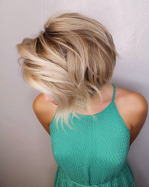 Wavy Short Blonde Hair