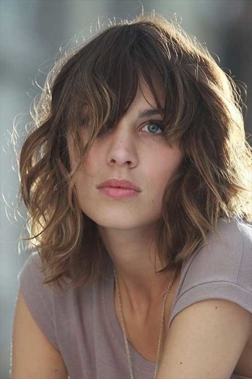 Chic Shoulder Length Wavy Bob with Bangs
