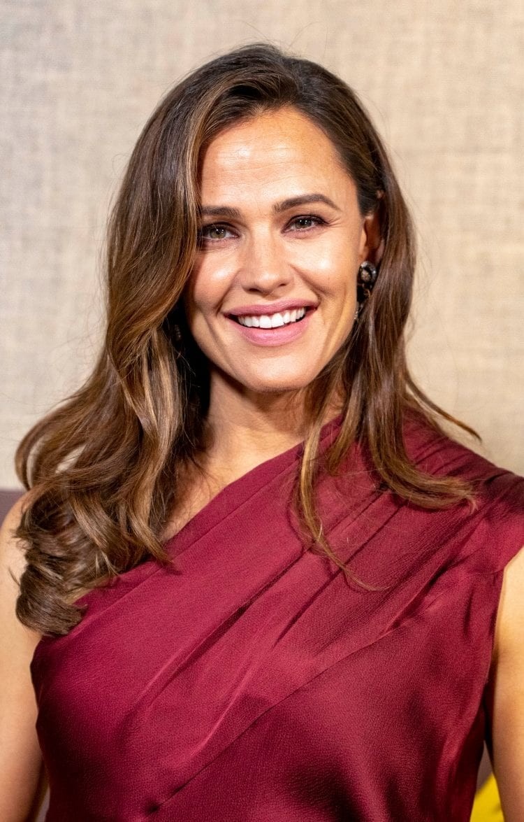 Jennifer Garners Side Part Soft Waves