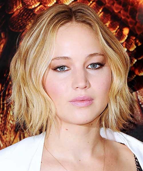 Jennifer Lawrence Wavy Bob for Round Faces