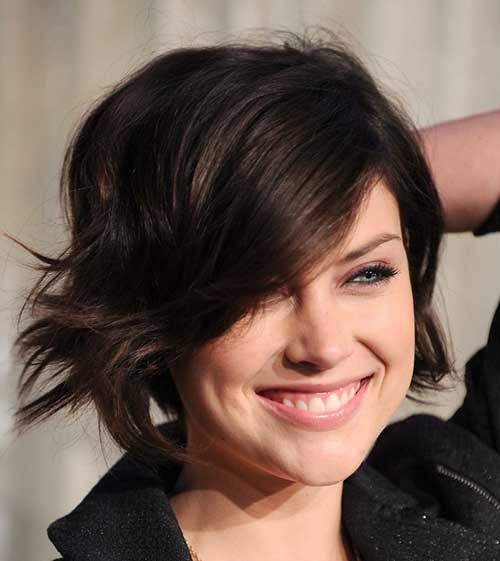 Short Layered Dark Bob Hairdo