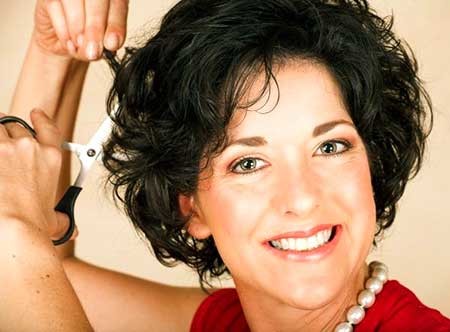 Short Layered Hairdo for Curly Hair