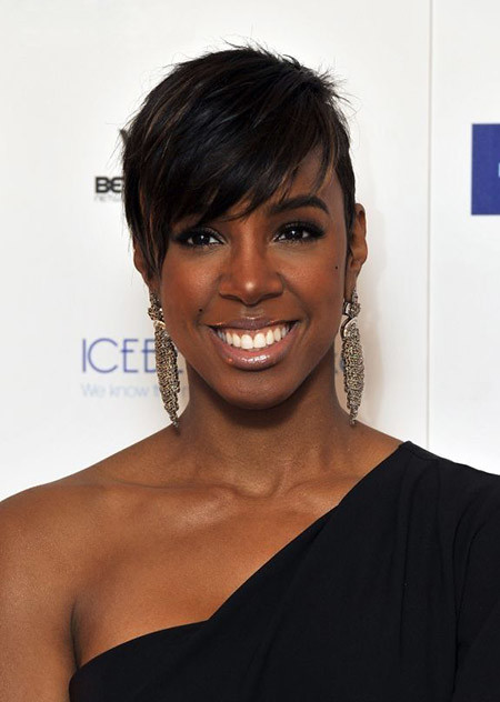 The Cool Pixie Hairstyle with Auburn Brown Highlight