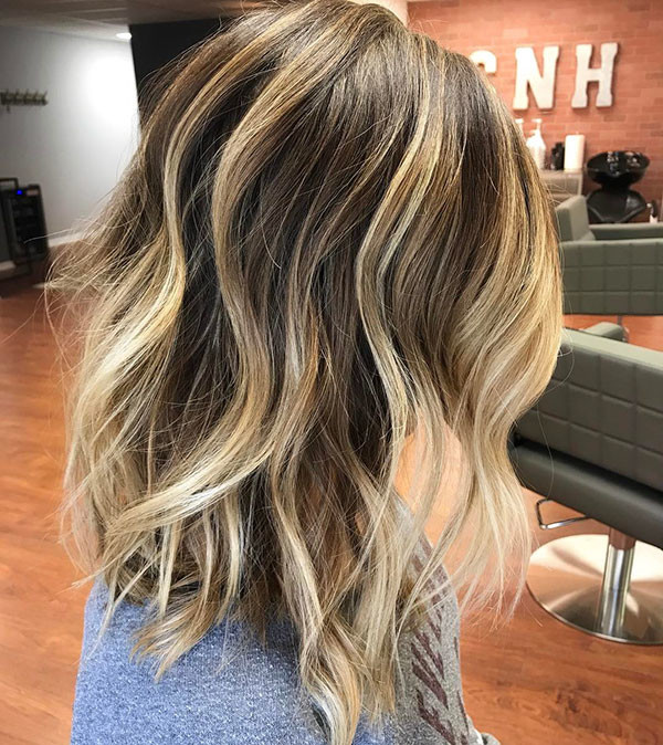 27 short haircuts for wavy hair