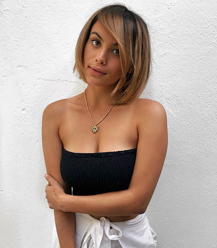 44 short bob with side bangs