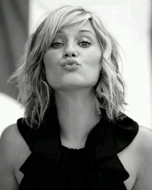 Best Short Wavy Bob Cut for Round Faces Style