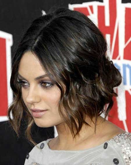 Cute and Simple Wavy Hairdo