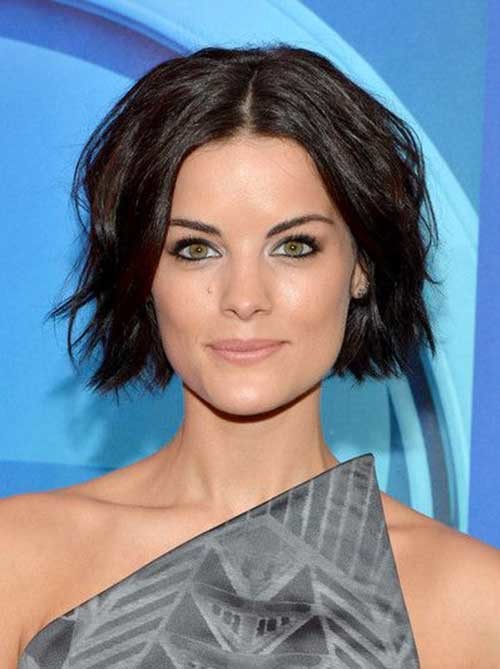 Dark Bob Hairstyle for Women