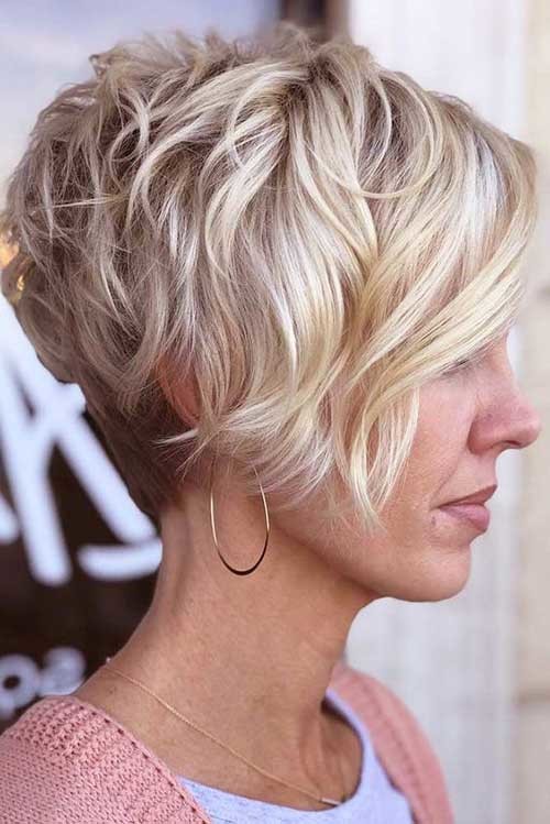 Layered Wavy Short Hair