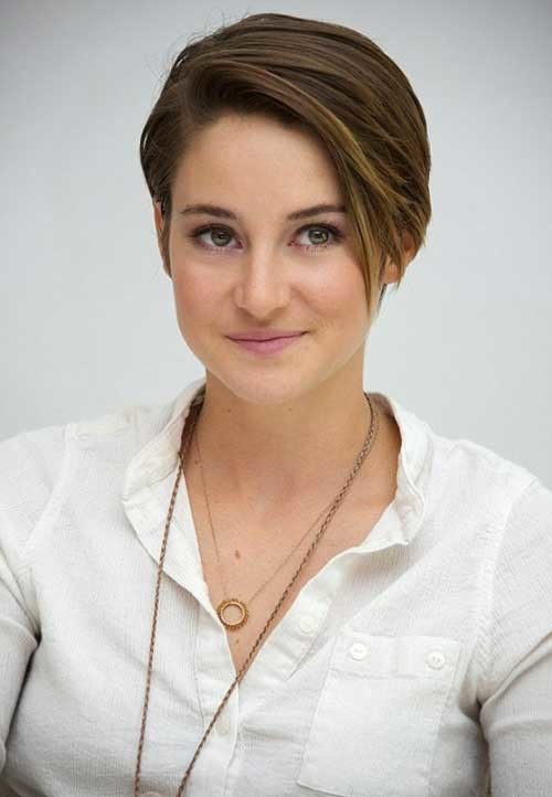 Shailene Woodley’s Growing Long Pixie Straight Hair