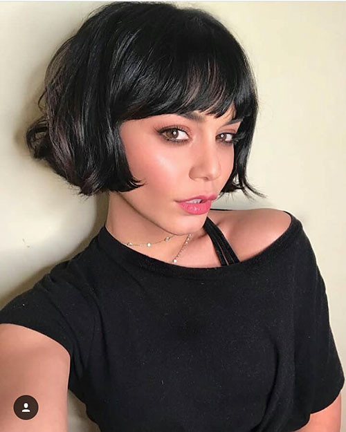 Short Blunt Bob With Bangs 2