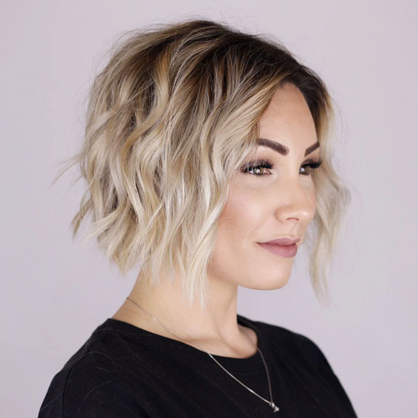 Short Layered Wavy Hairstyle