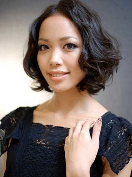 Short Trendy Curly Haircuts 2