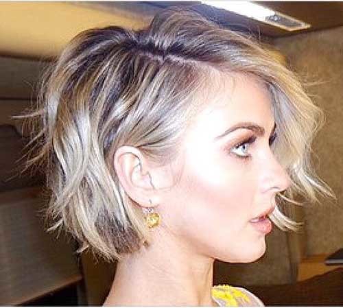 Short Wavy Bob Haircut for Women