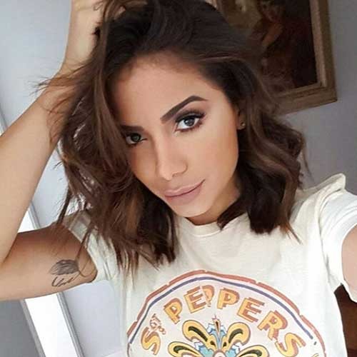 Short Wavy Bob Hairstyle