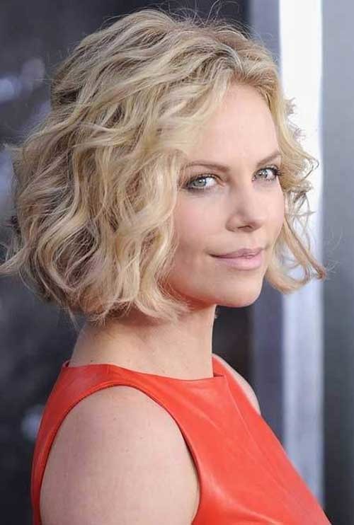 Short Wavy Curly Haircut for Beauty Round Faces