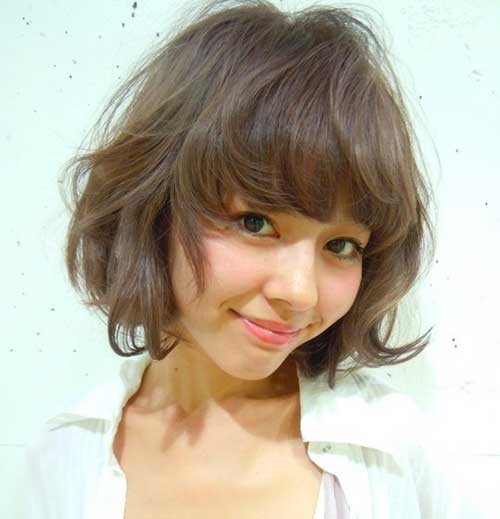 Short Wavy Hair with Bangs Cute Round Face