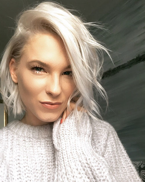 Short White Hairstyle With Lowlights