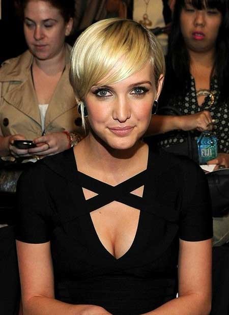 Short simple Straight Blonde Hairstyle