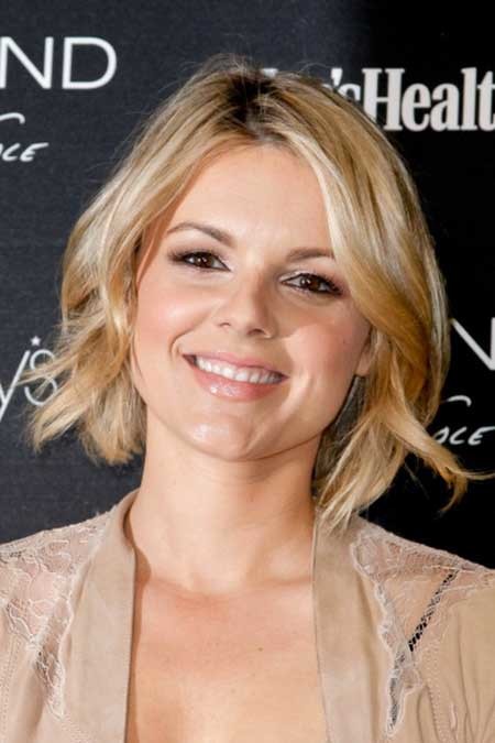 Simple Side Parted Hair with Wavy Ends