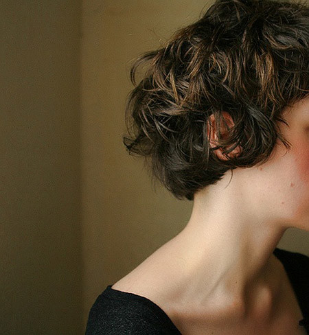 The Fantastic Curly Bob Cut