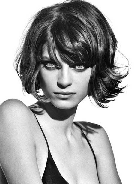 Wavy Hairdo with Short Bangs