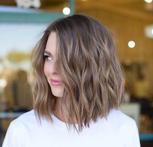 Wavy Inverted Bob Cut