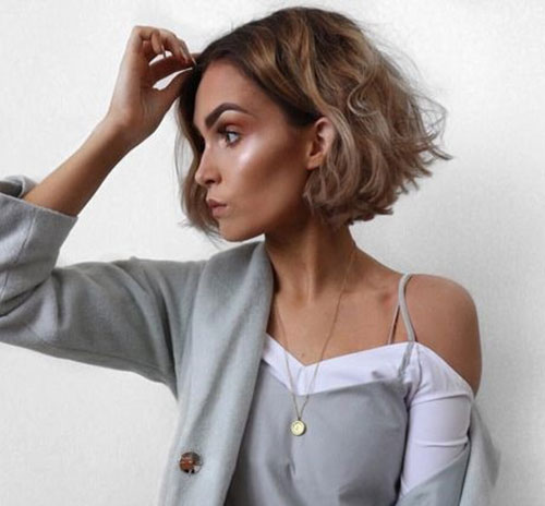 Cute Messy Hairstyle for Short Hair