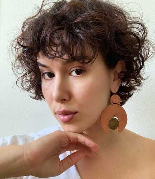 Best Short Haircuts for Over 40.4