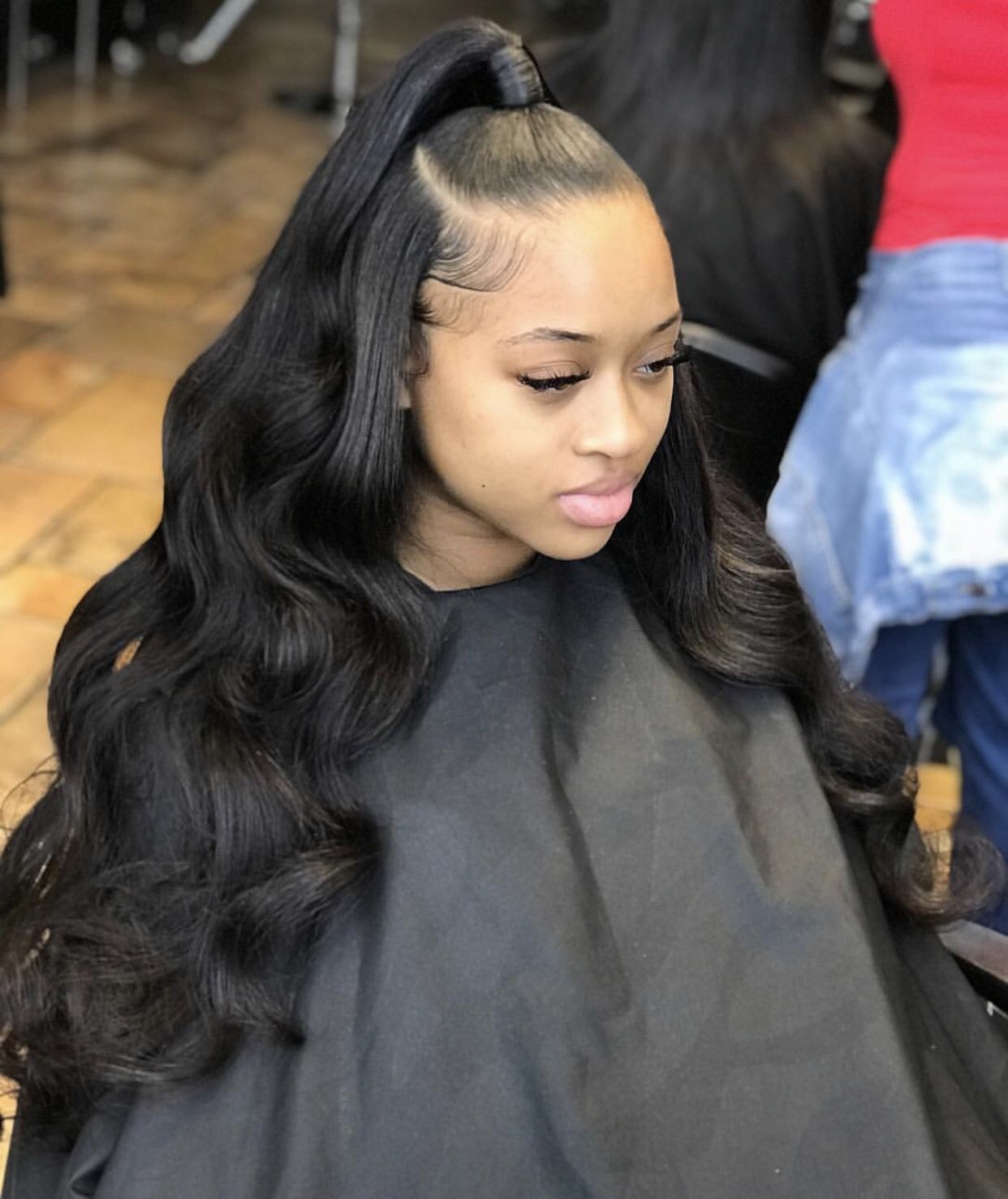 Classic Hairstyle for Dark Beauties with a Blend of Flattened and Voluminous Look