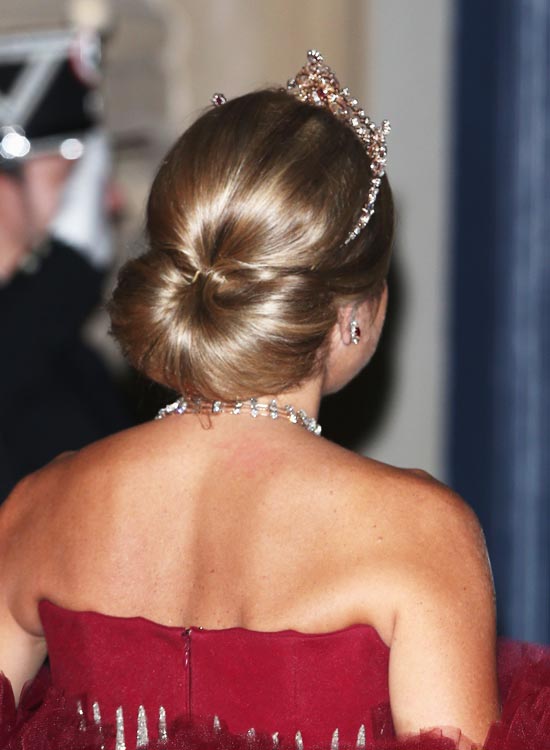 Low Semi Circular Bun With Pouf