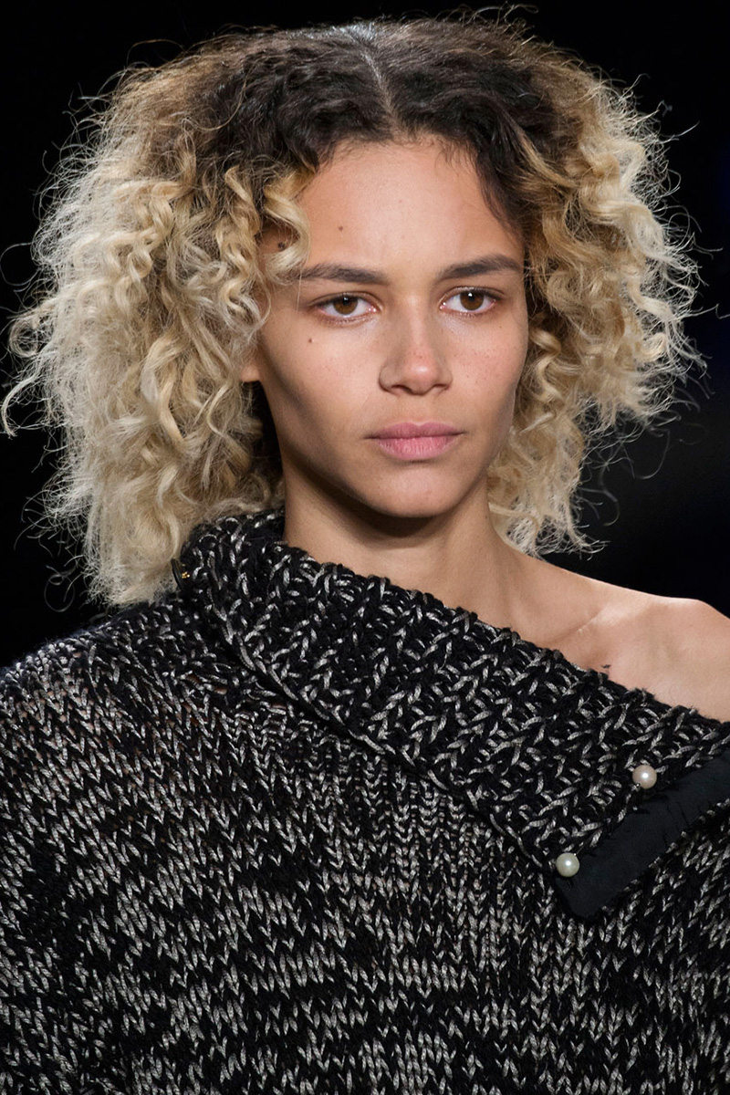 Shaggy hairstyle with curls on their ends