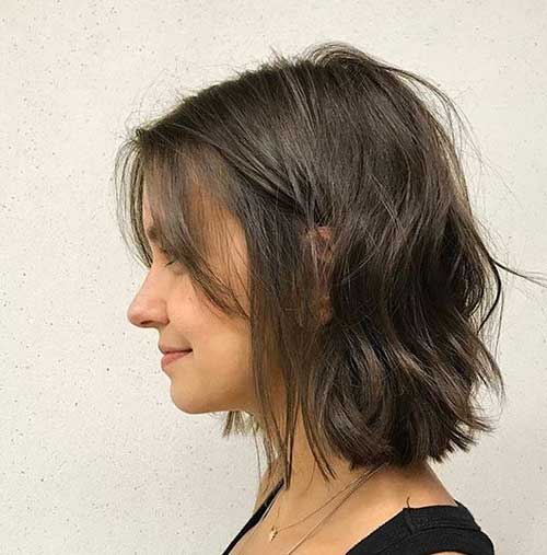 Short Wavy Bob Hairstyle