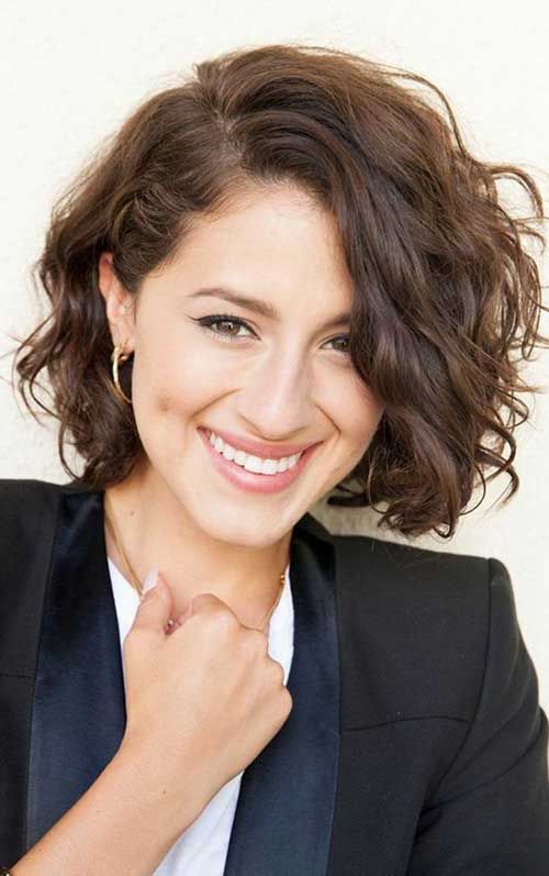Side Parted Curly Bob Haircut