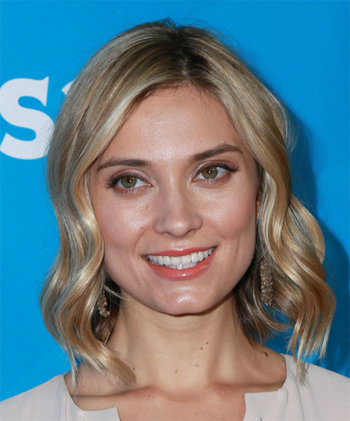 Spencer Grammer Medium Wavy Bob Hairstyle