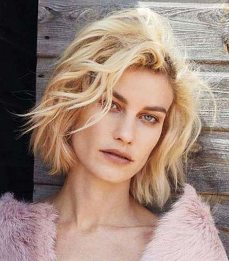 ELEGANT AND LENGTHY DIRTY BLONDE BOB