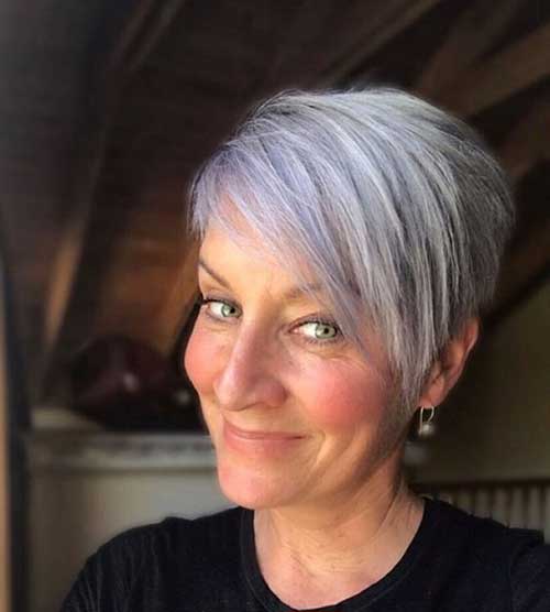 Short Haircuts for Older Women 6