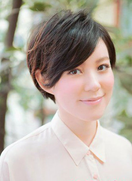 Japanese Styled Short Bob Hairdo