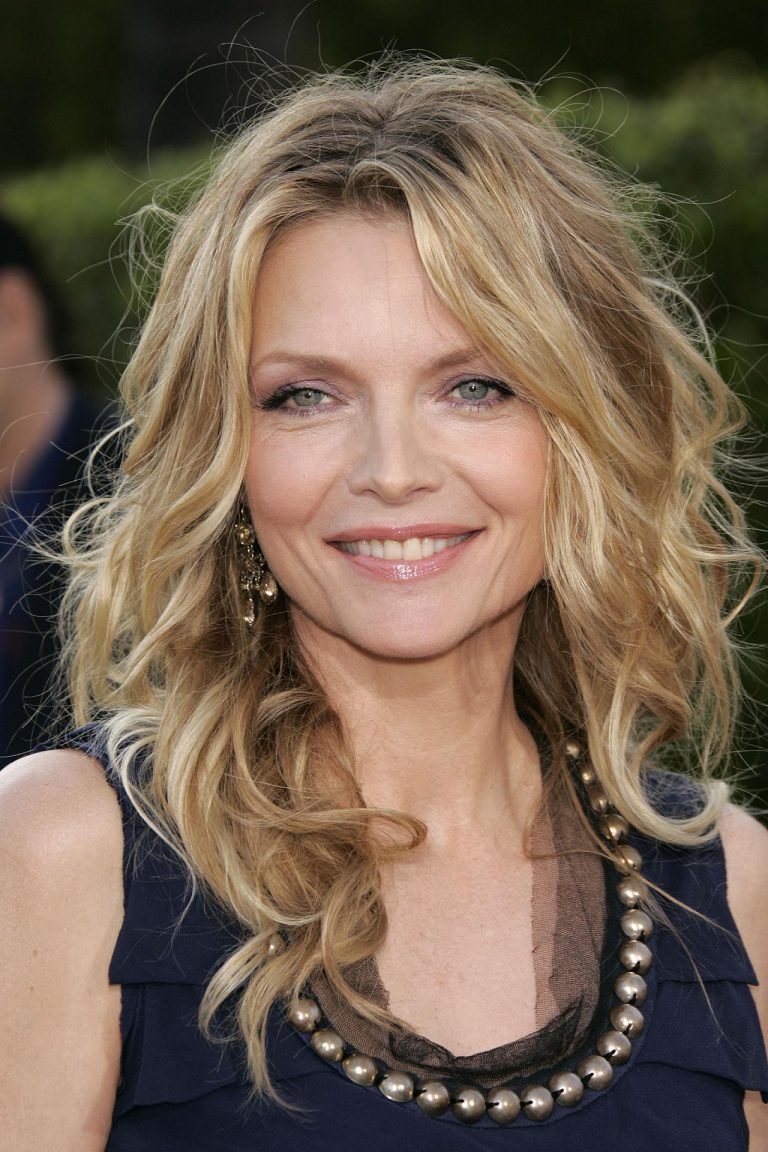Looping Curls for Fuller Hair