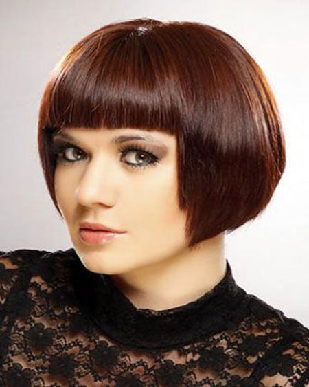 Short Bob Hairdo with Blunt Bangs at Front