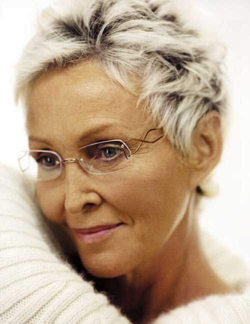 Short Boyish and Messy Hairdo for Older Women