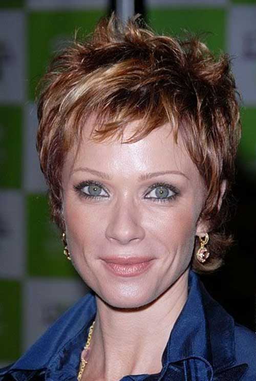 Short Layered and Messily Spiky Hairstyle for Women