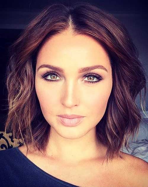 Short Wavy Brown Haircut for Women